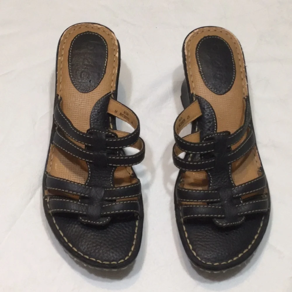 b.o.c. Black Leather Wedges​